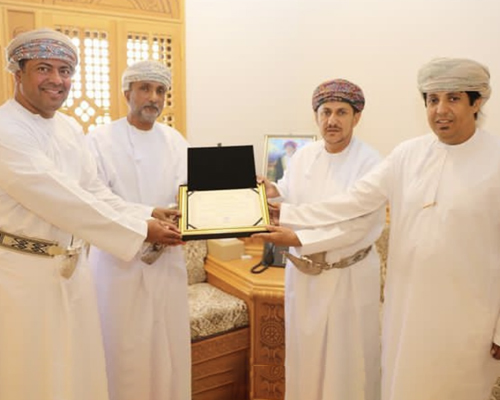 Honoring the company from the governor of Al Dhahirah in training and employing job seekers